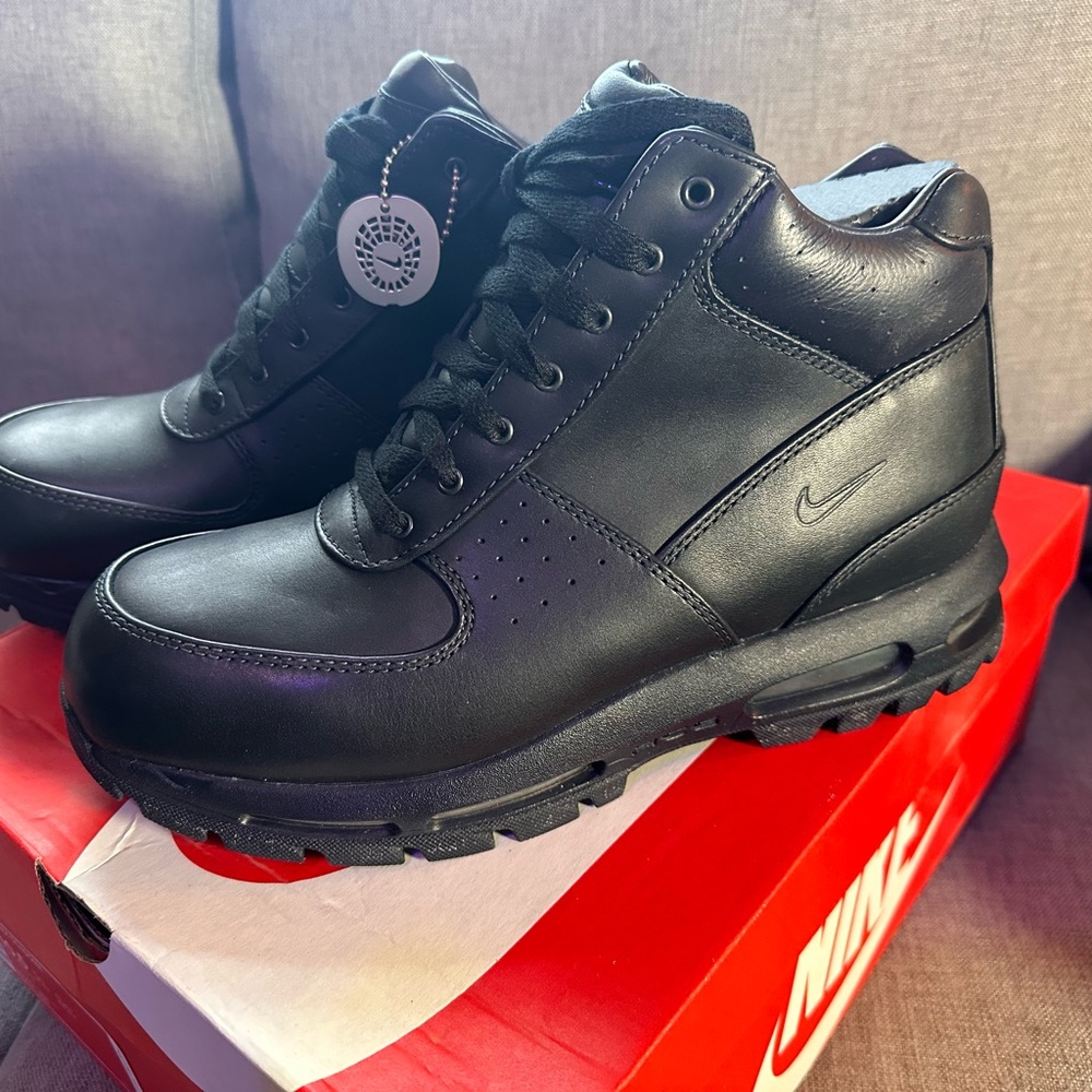 NIB 10.5 Nike Air Max Goadome Black Leather
